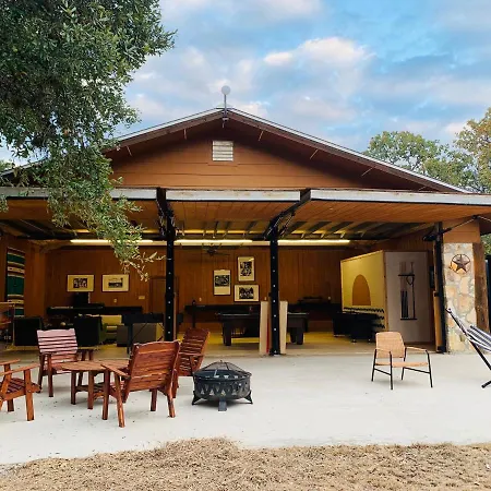 The Camp Blanco By Lodgewell - Riverfront Retreat 2 Homes, Bunk House, Game Room & More